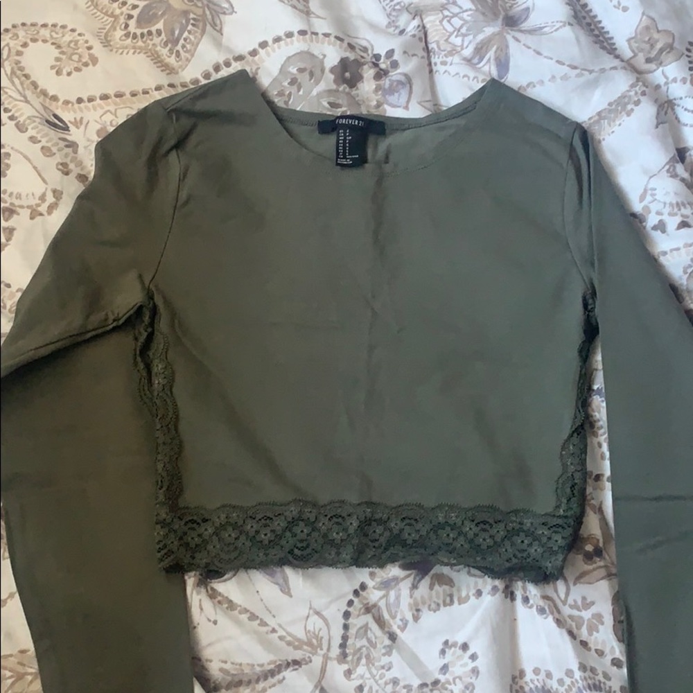 Cropped long sleeve with lace detail